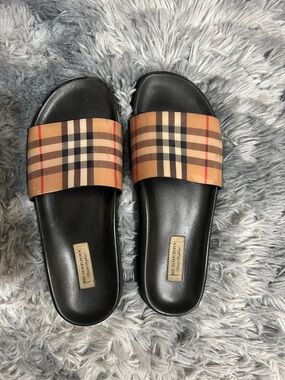 Burberry Classic Nova Check Slide Sandals in Beige and Black
